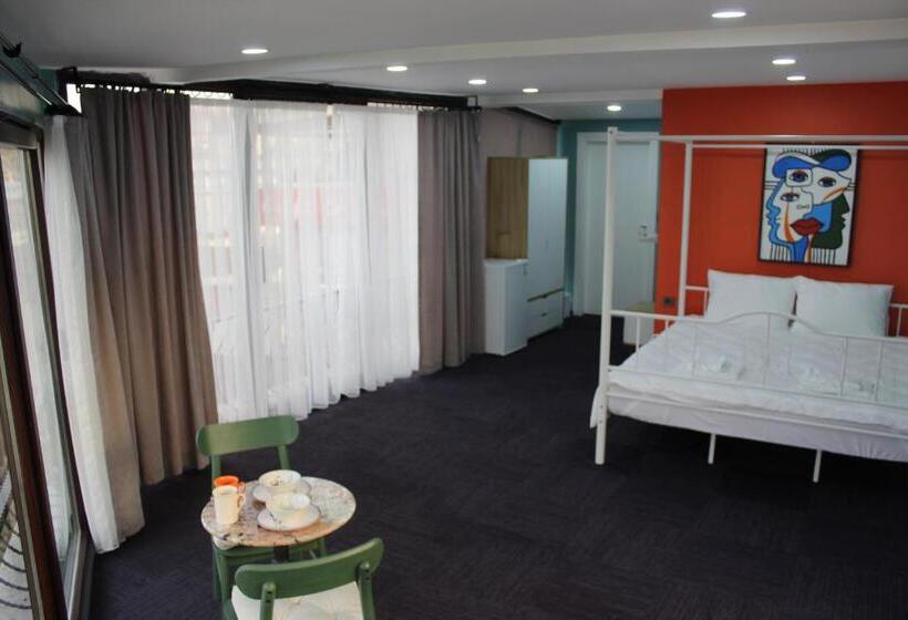 اتاق لوکس با چشم‌انداز دریا, Suit üsküdar