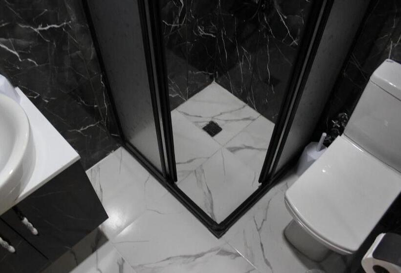 اتاق لوکس با بالکن و چشم‌انداز دریا, Suit üsküdar