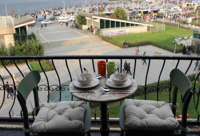 اتاق لوکس با بالکن و چشم‌انداز دریا, Suit üsküdar