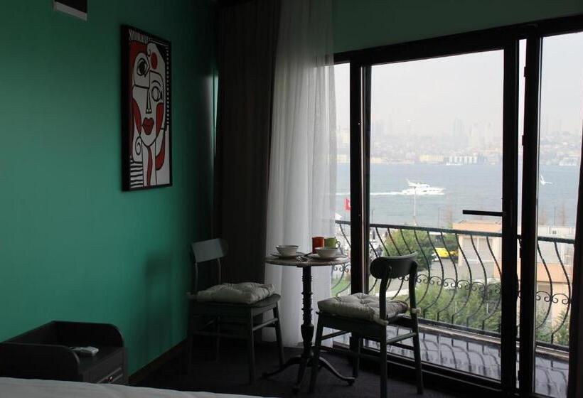 اتاق لوکس با بالکن و چشم‌انداز دریا, Suit üsküdar