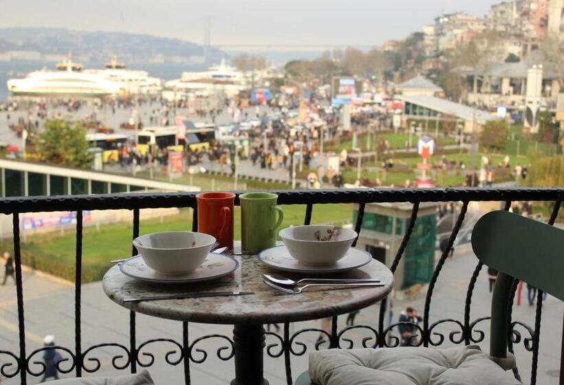 اتاق لوکس با بالکن و چشم‌انداز دریا, Suit üsküdar