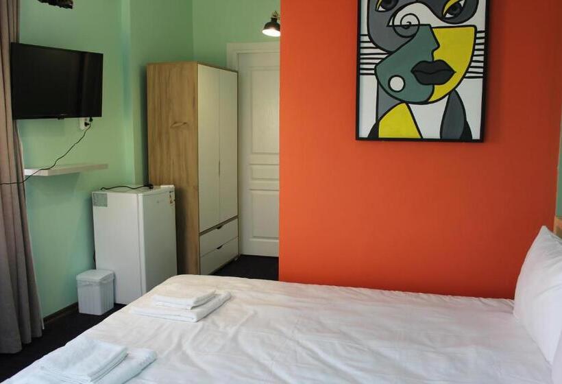 اتاق لوکس با بالکن و چشم‌انداز دریا, Suit üsküdar