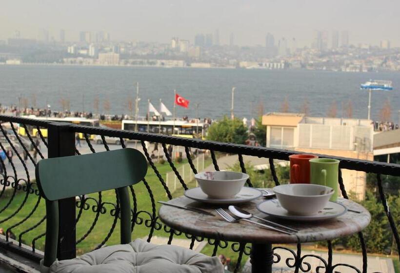 اتاق لوکس با بالکن و چشم‌انداز دریا, Suit üsküdar