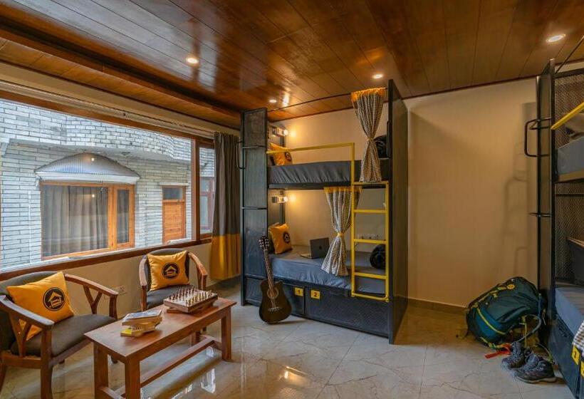 تختخواب در اتاق مشترک, The Hosteller Kasol, Parvati Valley