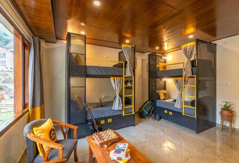 تختخواب در اتاق مشترک, The Hosteller Kasol, Parvati Valley