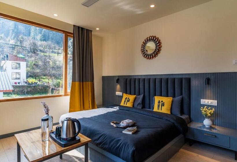 اتاق سوپریور با بالکن, The Hosteller Kasol, Parvati Valley