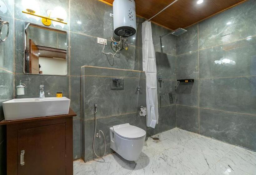 اتاق لوکس با بالکن, The Hosteller Kasol, Parvati Valley