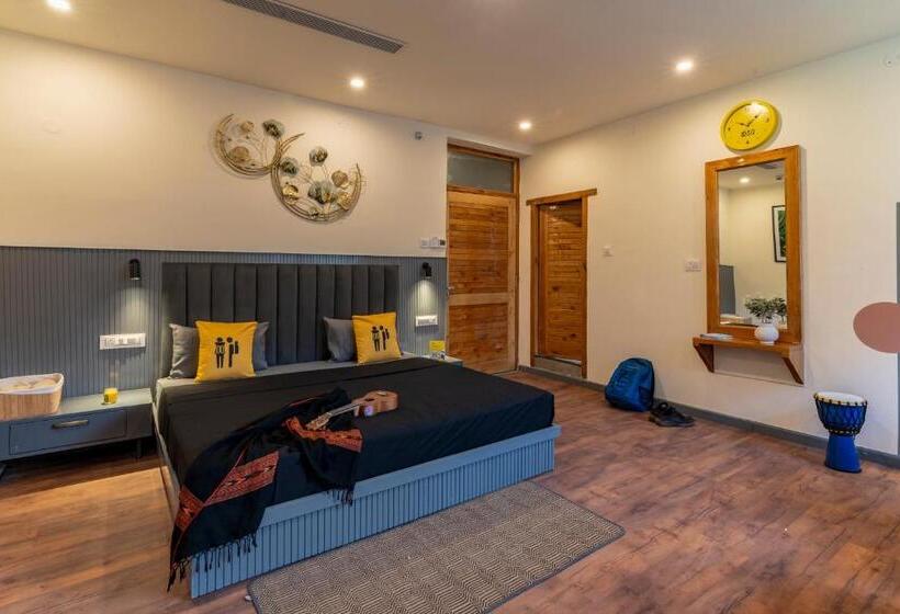اتاق لوکس با تراس, The Hosteller Kasol, Parvati Valley