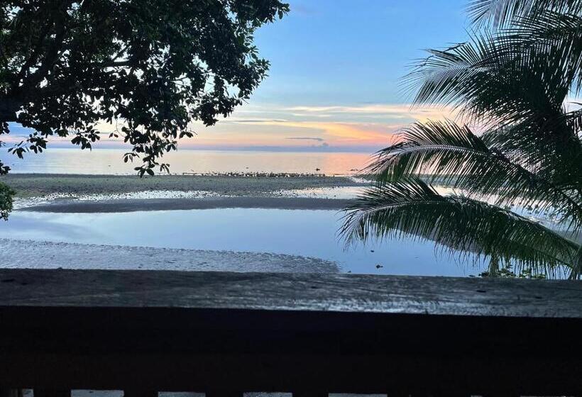 اتاق استاندارد با بالکن و چشمانداز دریا, Borbon S Treehouse By The Sea