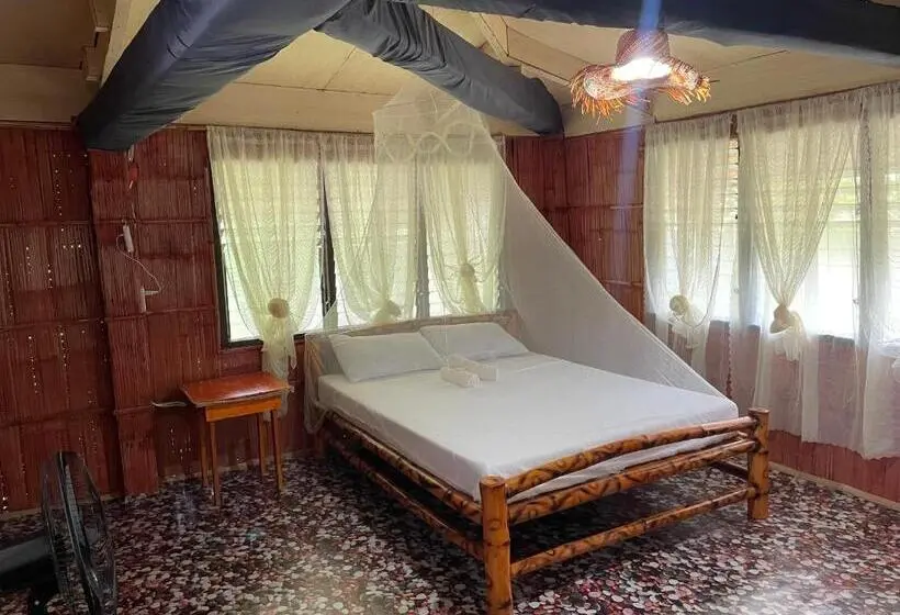 オーシャンビュースタンダードルーム, Borbon S Treehouse By The Sea