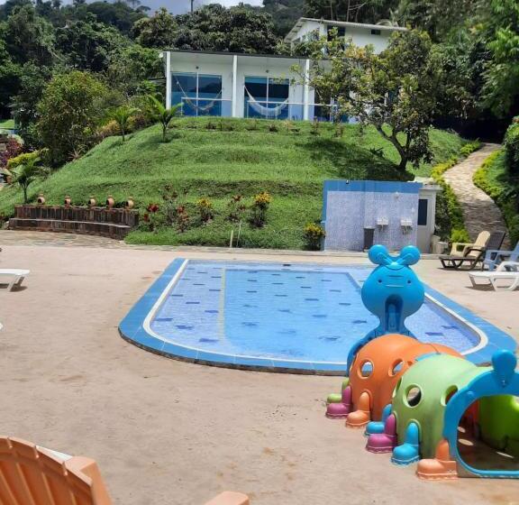 Chambre Triple Standard avec Balcon, Finca Pozo Azul