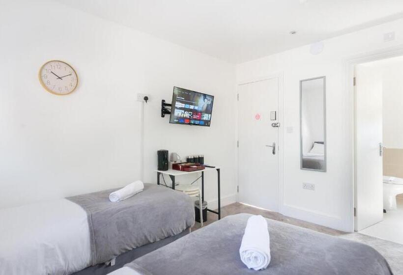 浴室共有スタンダード４人用ルーム, Studio9 Rooms   Next To Emirates Stadium   Budget Rooms With Shared Bathroom