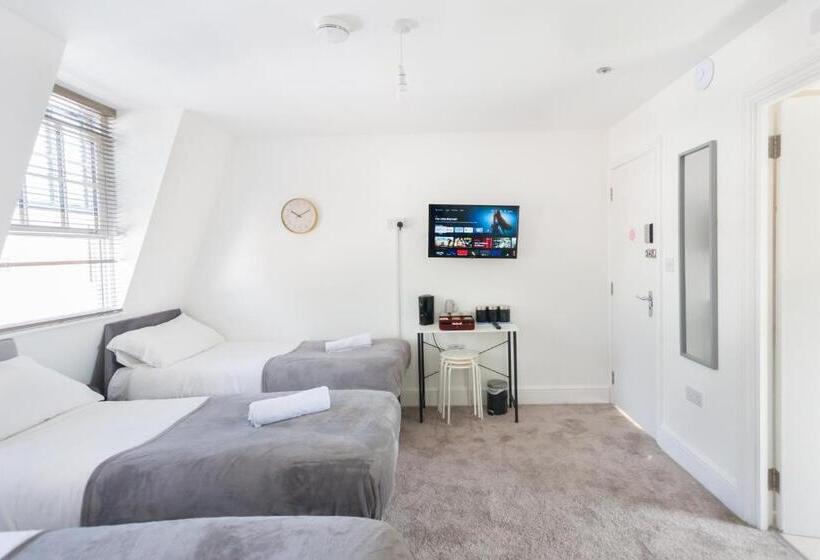 Standard Neljän Hengen Huone Jaettu Kylpyhuone, Studio9 Rooms   Next To Emirates Stadium   Budget Rooms With Shared Bathroom