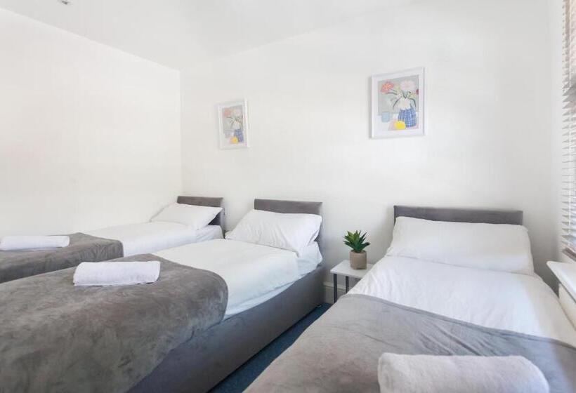 Standard Kolmen Hengen Huone Jaettu kylpyhuone, Studio9 Rooms   Next To Emirates Stadium   Budget Rooms With Shared Bathroom