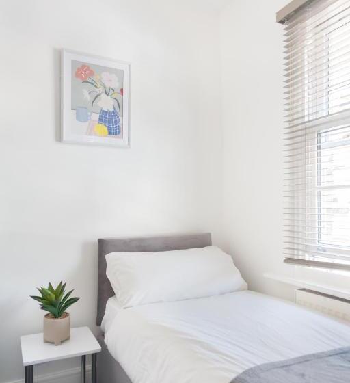 Standard Kolmen Hengen Huone Jaettu kylpyhuone, Studio9 Rooms   Next To Emirates Stadium   Budget Rooms With Shared Bathroom