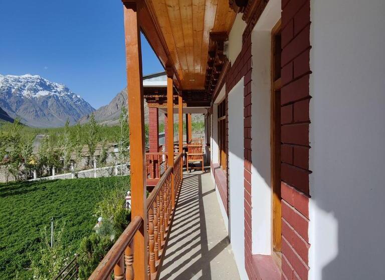 家庭间, Ashuna Hotel & Resort