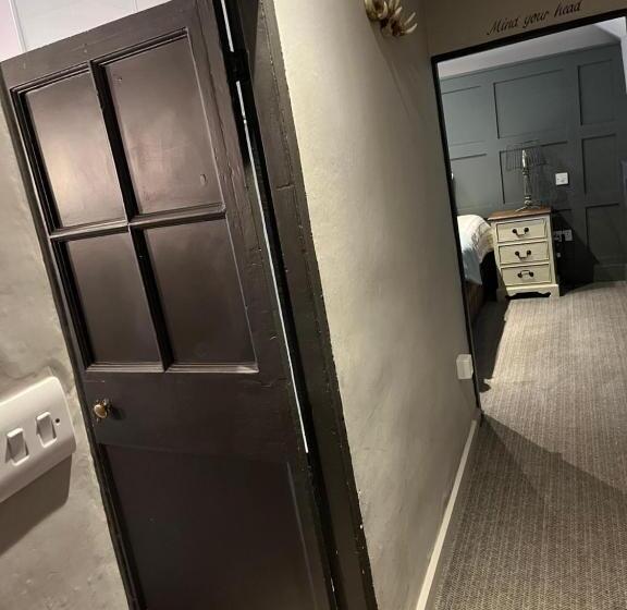 디럭스 룸, The Crown Inn