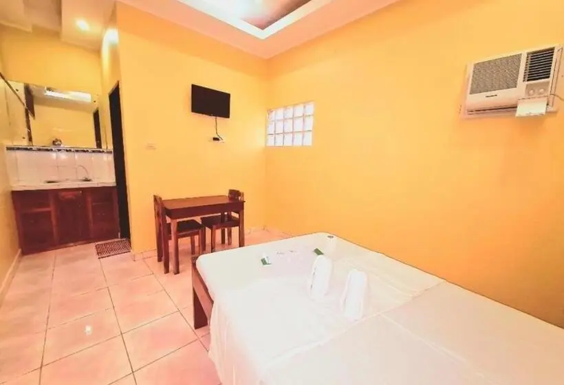 اتاق اکونومی, La Familia Guest House