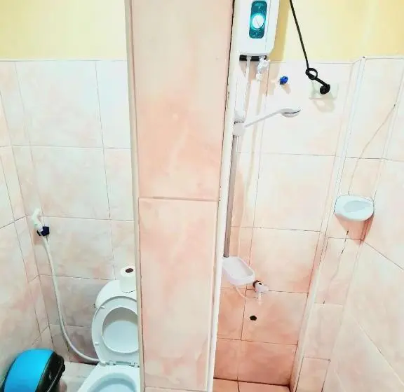 اتاق اکونومی, La Familia Guest House