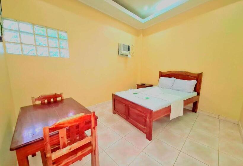 اتاق اکونومی, La Familia Guest House