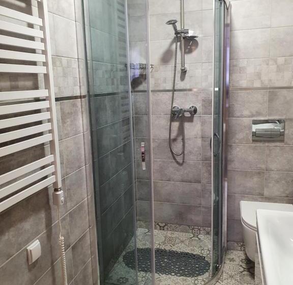 غرفة قياسية ثلاثية, Przy Tartaku