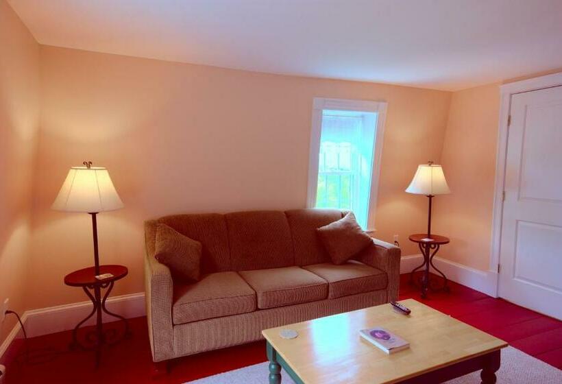 Люкс Повышенной Комфортности, Ballard House Inn