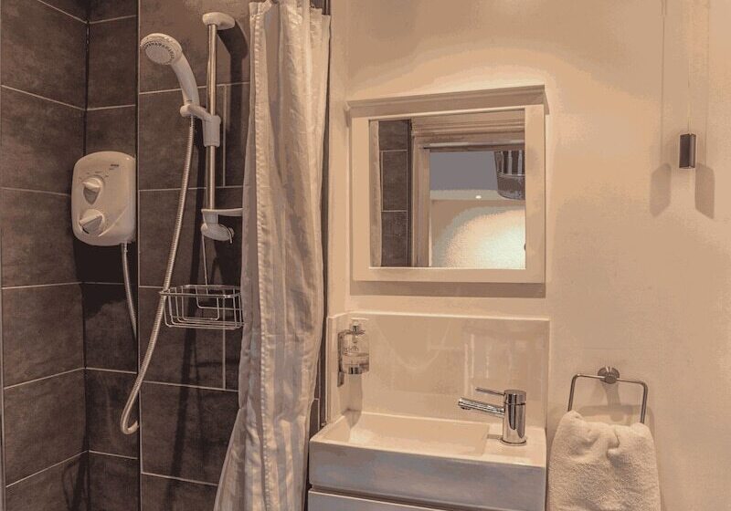 חדר בסיסי חדר אמבטיה משותף, Miricia Guest House