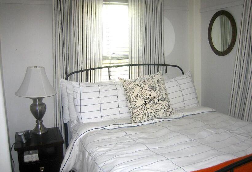 침실 4개 주택, Revere Guest House