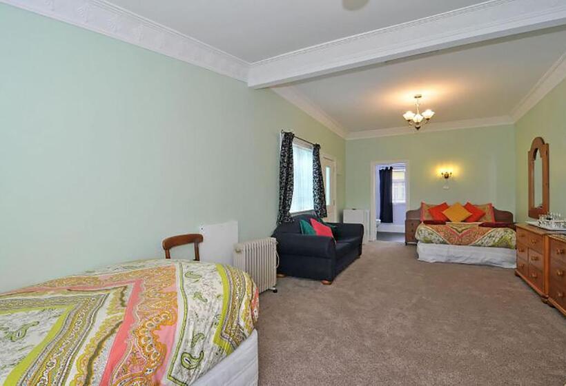 Номер Стандарт Трехместный, Richmond Guest House