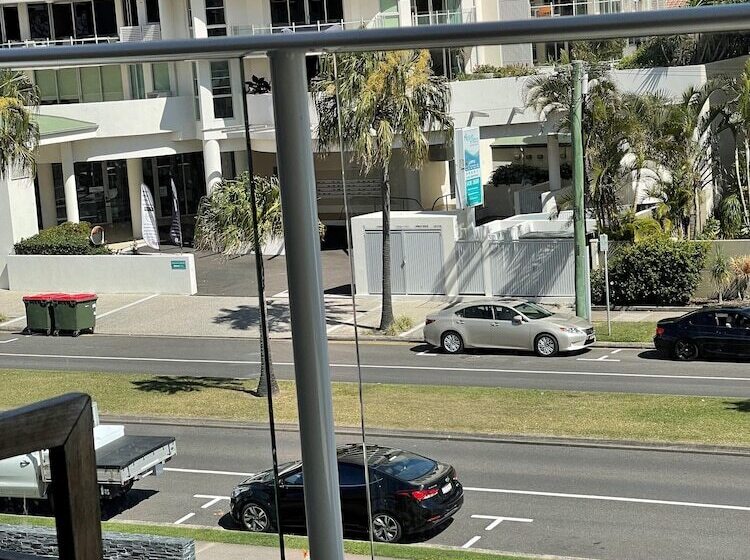 סטודיו אקונומי, Catalina Resort