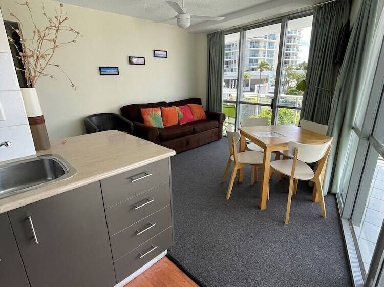 סטודיו אקונומי, Catalina Resort