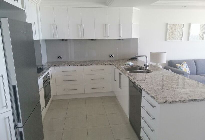 Superior 2-bedroom flat with sea view, Catalina Resort