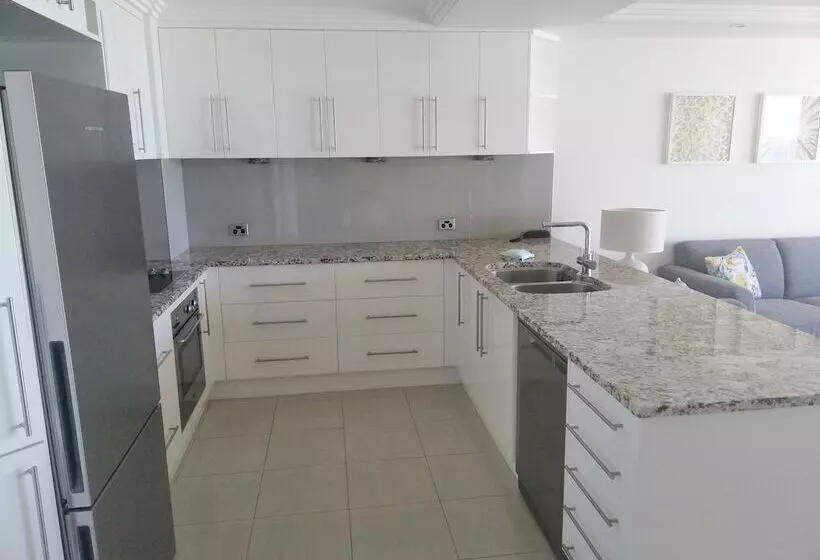 Superior 2-bedroom flat with sea view, Catalina Resort