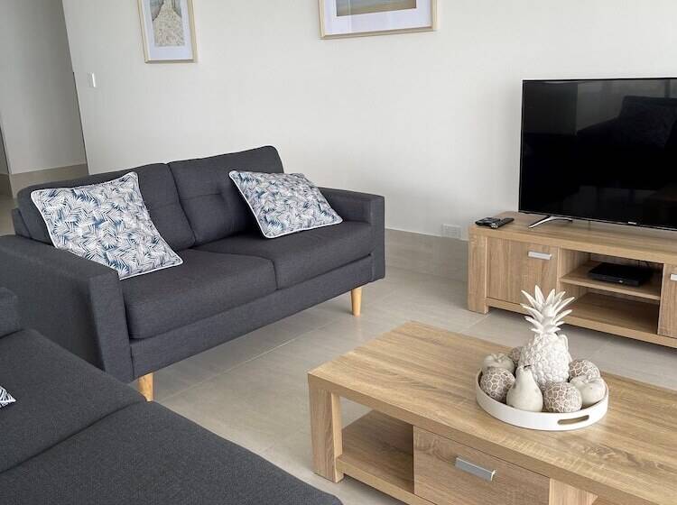 Superior 3-bedroom flat with sea view, Catalina Resort