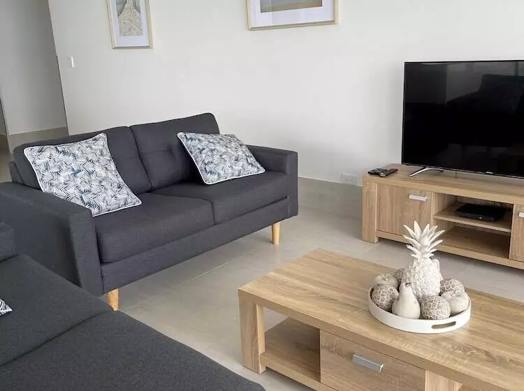 Superior 3-bedroom flat with sea view, Catalina Resort