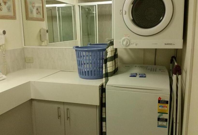 סטודיו אקונומי, Catalina Resort