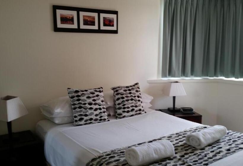 סטודיו אקונומי, Catalina Resort