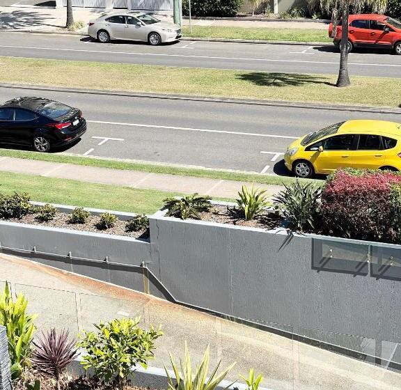 סטודיו אקונומי, Catalina Resort