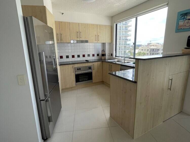 דירת שלושה חדרים, Catalina Resort