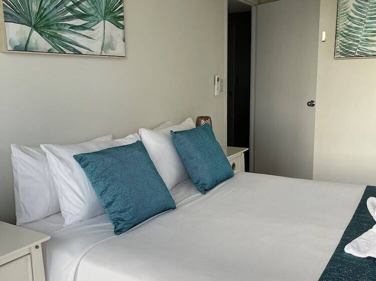 Superior 3-bedroom flat with sea view, Catalina Resort