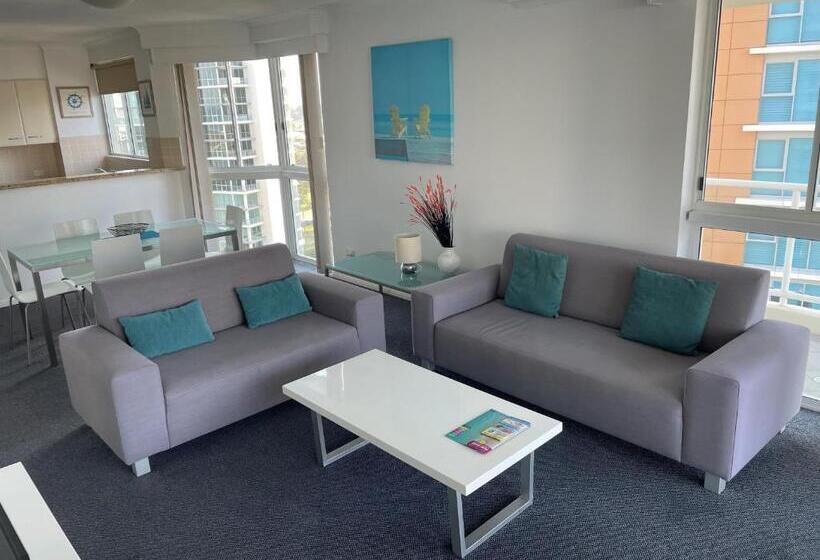 شقة غرفتين, The Crest Apartments