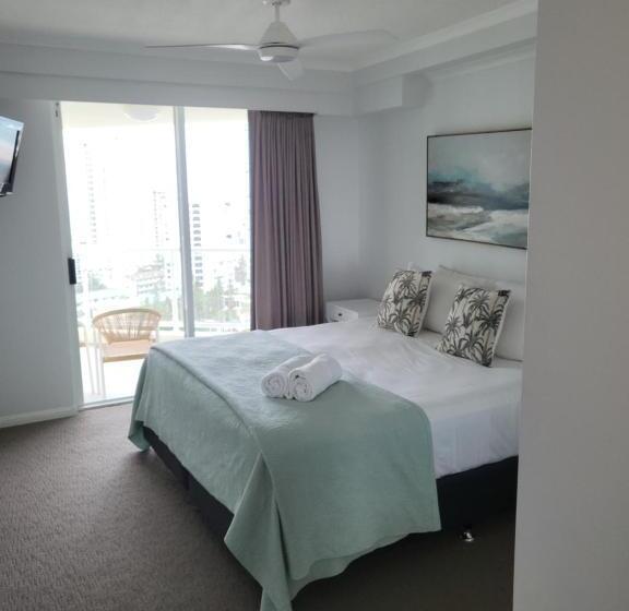 شقة غرفتين, The Crest Apartments