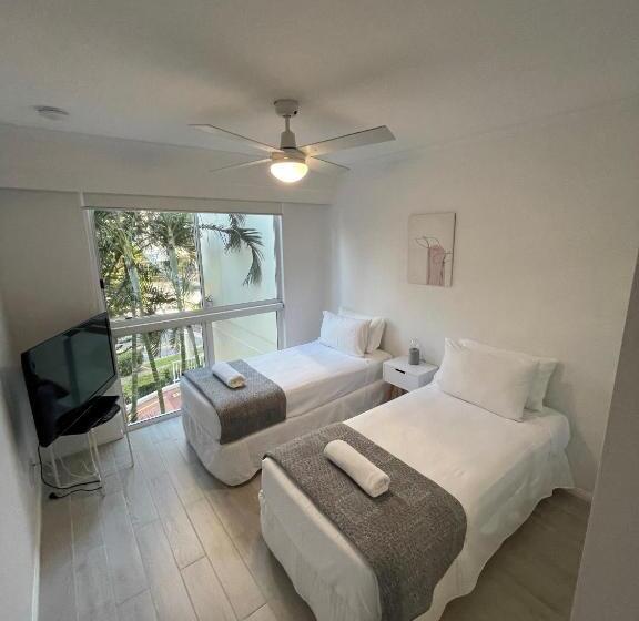 شقة غرفتين, The Crest Apartments