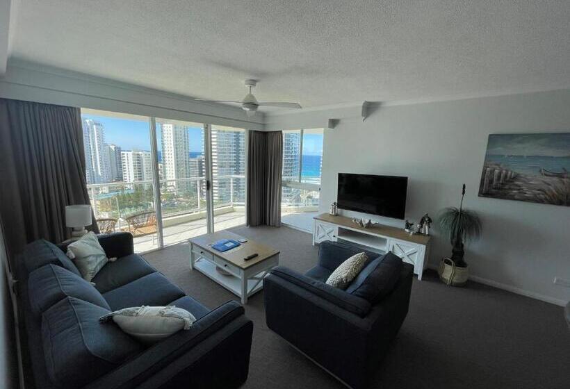 شقة غرفتين, The Crest Apartments