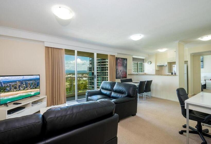 شقة غرفة واحدة, The Crest Apartments