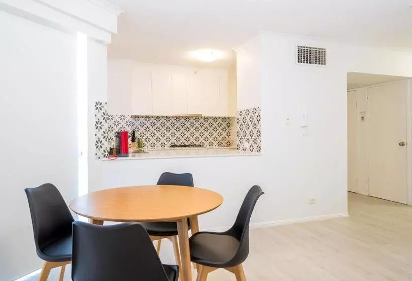 ２ベッドルームアパートメント, The Crest Apartments