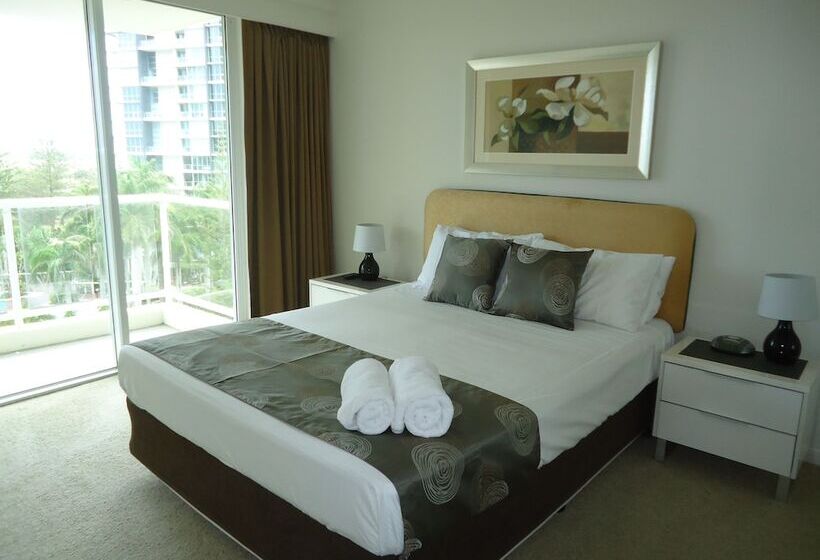 شقة غرفة واحدة, The Crest Apartments