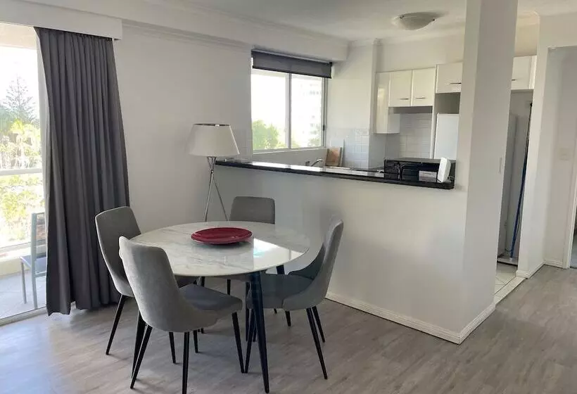 １ベッドルームアパートメント, The Crest Apartments
