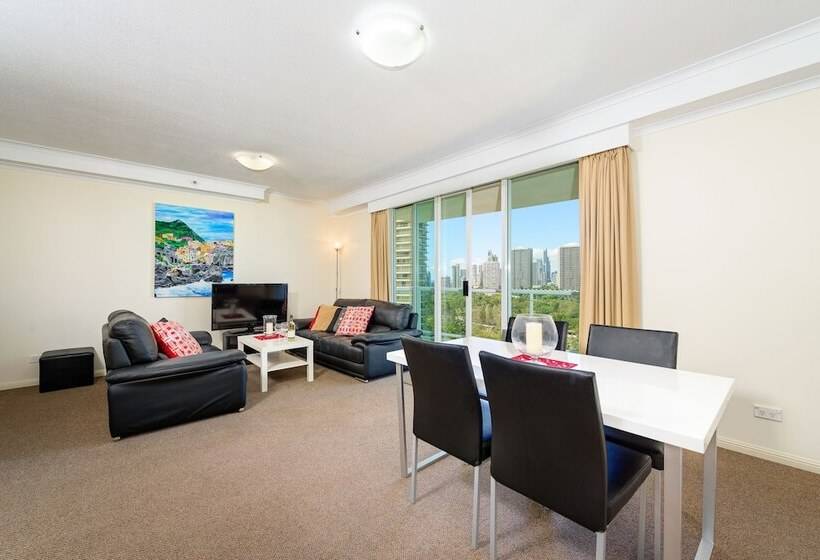 شقة غرفة واحدة, The Crest Apartments