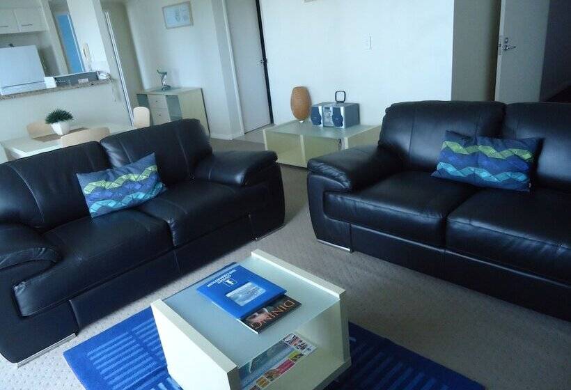 شقة غرفة واحدة, The Crest Apartments